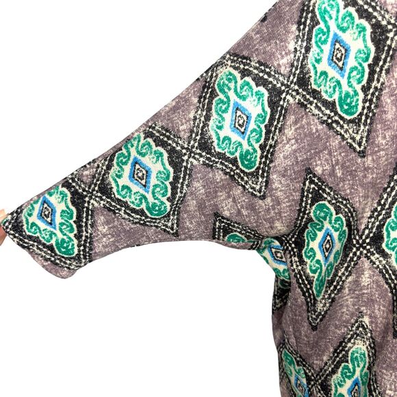 Peach Love Cream Gray Green 3/4 Sleeve Geometric Print Pullover Sweater Size M - Picture 2 of 7